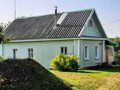 Два крепких дома на участке 22 сотки в деревушке у озера, баня, гараж Невель - Стоимость 1 500 000 руб.
